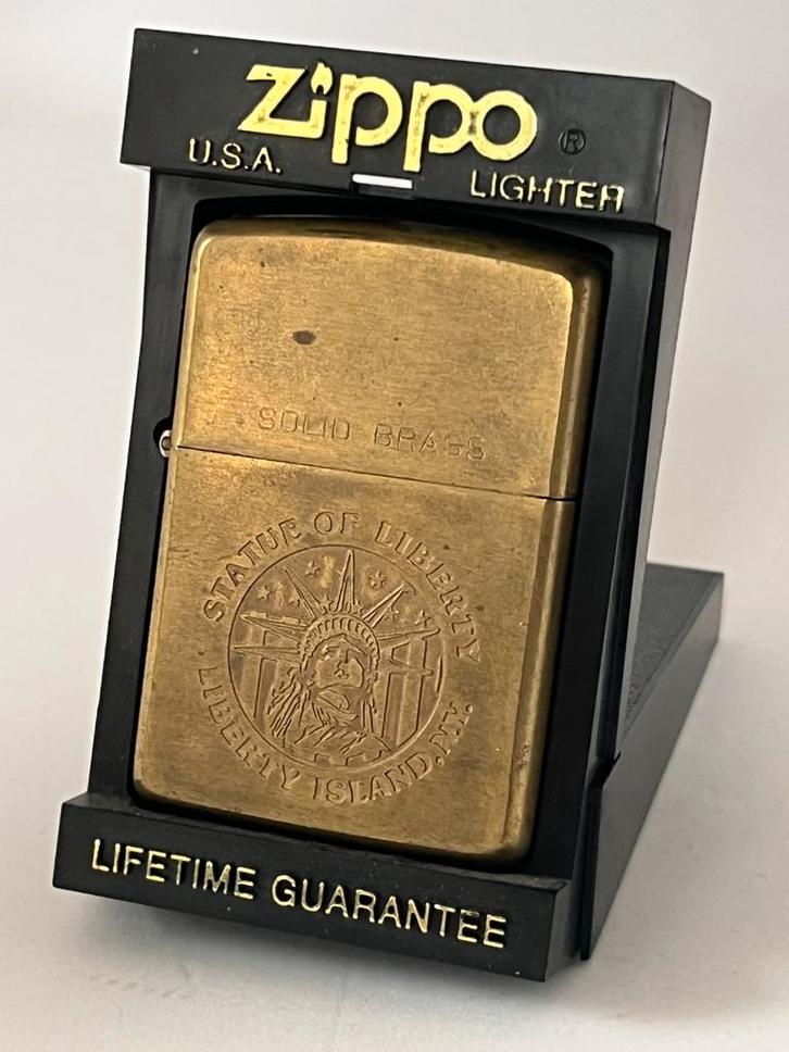 Zippo Statue of Liberty 1990 Solid Brass, Verzamelen, Rookartikelen, Aanstekers en Luciferdoosjes, Gebruikt, Overige typen, Verzenden