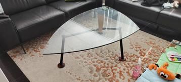 Te koop design glazen salontafel beschikbaar voor biedingen