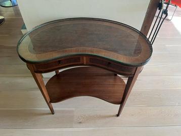 Niertafel / Bijzettafel met Glasplaat beschikbaar voor biedingen