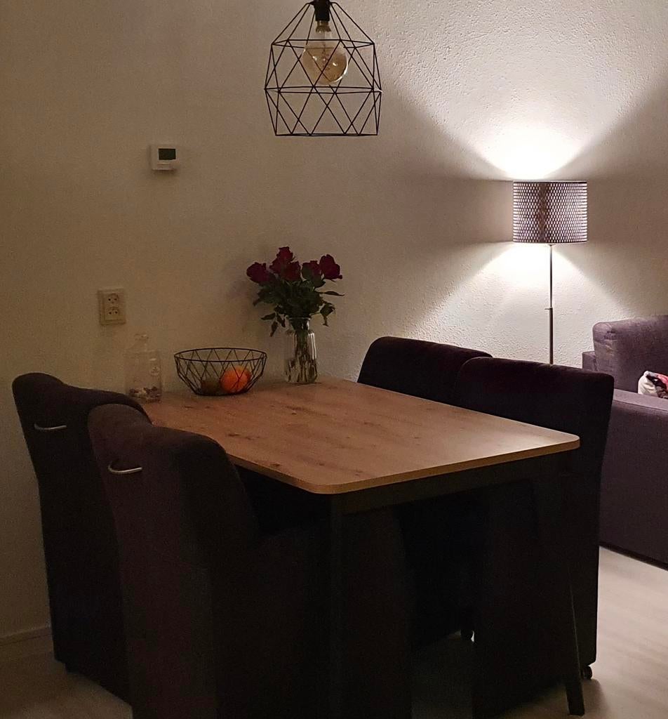 Uitschuifbare eettafel, huidige nieuwprijs €295, Ophalen, Zo goed als nieuw, 4 tot 6 stoelen