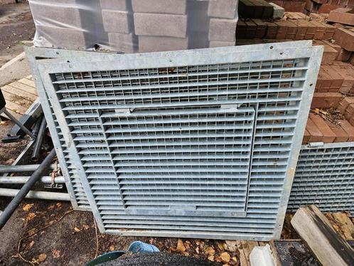 Te koop gegalvaniseerd afdekrooster met roosterluik, Tuin en Terras, Waterpartijen en Fonteinen, Gebruikt, Overige typen, Overige materialen