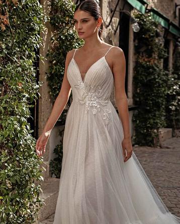 Trouwjurk maat 38/40 spaghettibandjes beschikbaar voor biedingen