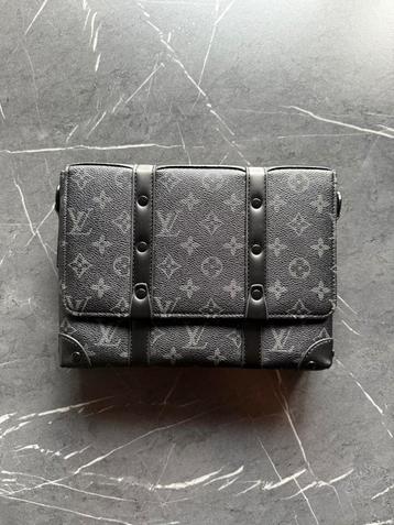 LV trunk messenger bag beschikbaar voor biedingen