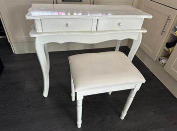 Kaptafel beschikbaar voor biedingen