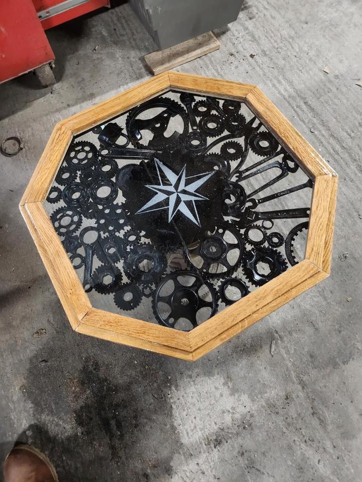 Scrap art tafeltje, Huis en Inrichting, Tafels | Bijzettafels, Rond, Minder dan 55 cm, Ophalen of Verzenden