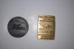 luchtvaart Tigermeet 2002 - 2 metalen herdenkingsplaquettes, Verzenden, Gebruikt, Overige typen