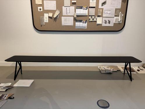 Studio Henk eetkamerbank 280 cm zwart met Butterfly poot, Huis en Inrichting, Banken | Sofa's en Chaises Longues, Zo goed als nieuw
