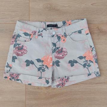 Nieuw - Modstrom beige bloemen korte broek - mt M beschikbaar voor biedingen