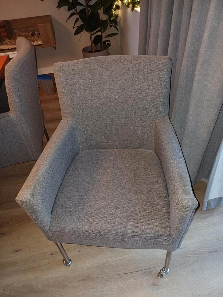 Set van 4 grijze eetkamerstoelen, Huis en Inrichting, Fauteuils, Gebruikt, Metaal, Stof, 50 tot 75 cm, Minder dan 75 cm, Ophalen