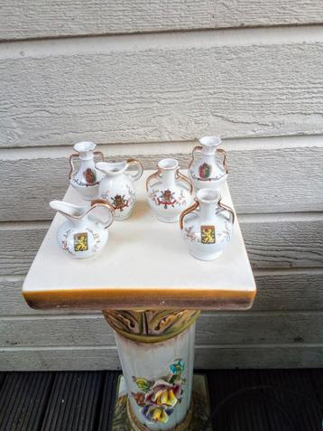 Porseleinen miniatuur kannetjes Foreign. beschikbaar voor biedingen