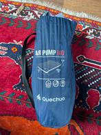Quechua 2-persoons luchtbed met voetpomp, Ophalen of Verzenden, Ingebouwde pomp, Zo goed als nieuw, 2-persoons