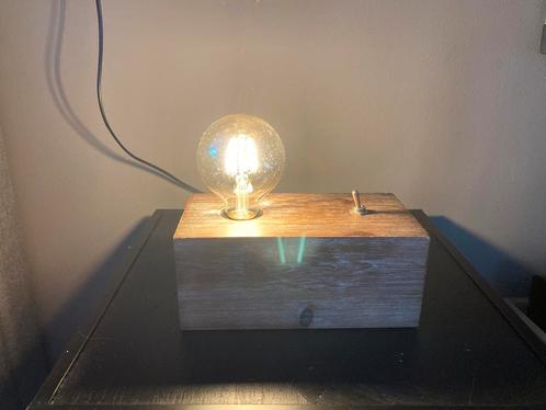 Leuke industriële tafellamp, Huis en Inrichting, Lampen | Tafellampen, Zo goed als nieuw, Minder dan 50 cm, Hout, Ophalen of Verzenden