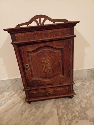 Antiek Hangkastje eikenhout. beschikbaar voor biedingen