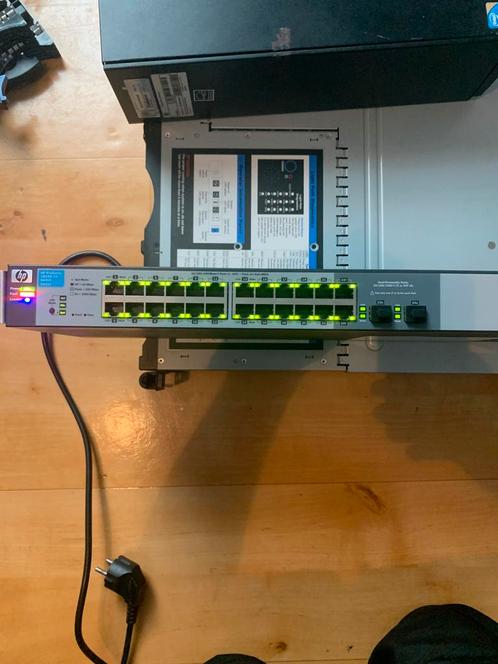 HP ProCurve 1810G-24 – leuke, betrouwbare, stille switch, Computers en Software, Netwerk switches, Gebruikt, Ophalen of Verzenden