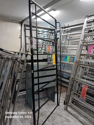 Volkswagen zwarte Caddy maxi imperiaal  beschikbaar voor biedingen