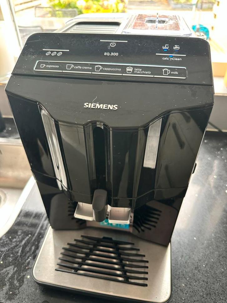Siemens EQ.300 Koffiezetapparaat, Witgoed en Apparatuur, Koffiezetapparaten, Gebruikt, Koffiebonen, Koffiemachine, 4 tot 10 kopjes