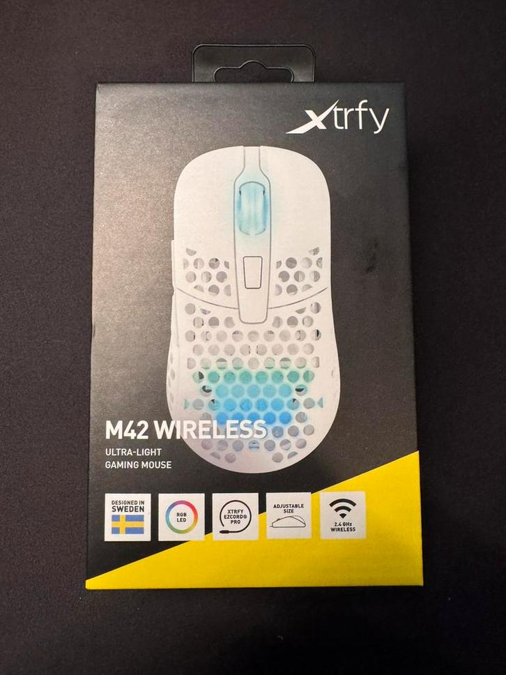 ULTRA LIGHT WIRRLES GAMING MOUSE Xtrfy M42, Computers en Software, Muizen, Nieuw, Muis, Linkshandig, Rechtshandig, Draadloos, Gaming muis