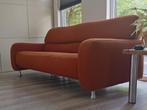 Oranje tweezits bank op hoge poten, Ophalen, Gebruikt, 150 tot 200 cm, Tweepersoons