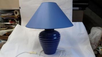 Tafellamp blauw keramiek voet met stoffen kap E27 fitting  beschikbaar voor biedingen