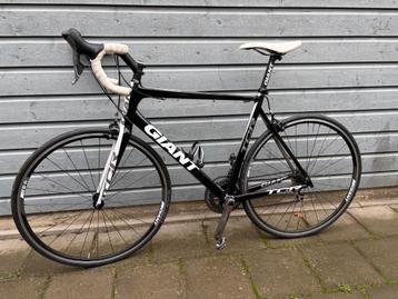 TOPFIETS: Giant TCR Alliance – Full Carbon – Shimano 105 beschikbaar voor biedingen