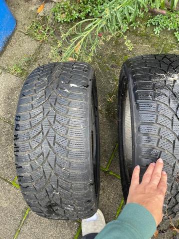 Autobanden met profiel beschikbaar voor biedingen