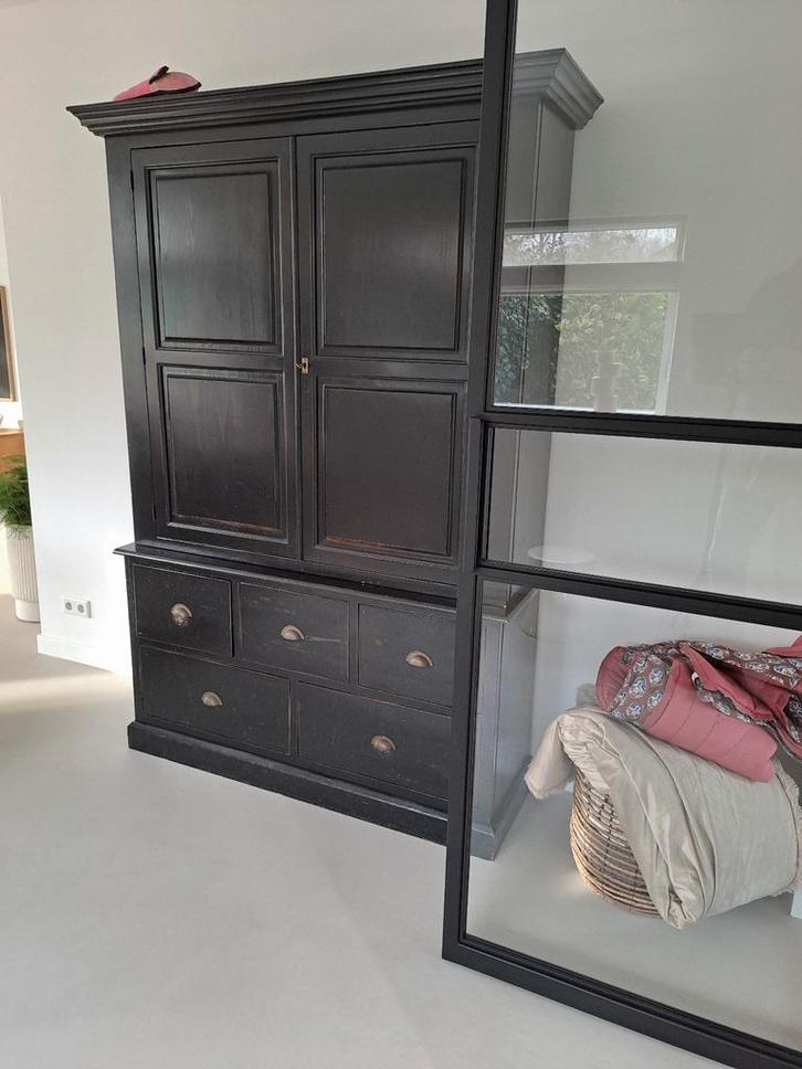 Zwarte buffetkast - 140x200cm - Hout, Huis en Inrichting, Kasten | Kledingkasten, Gebruikt, 150 tot 200 cm, 100 tot 150 cm, Met lade(s)