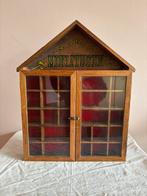 Oud vitrinekastje hout, glas huisje, letterbak, Verzenden