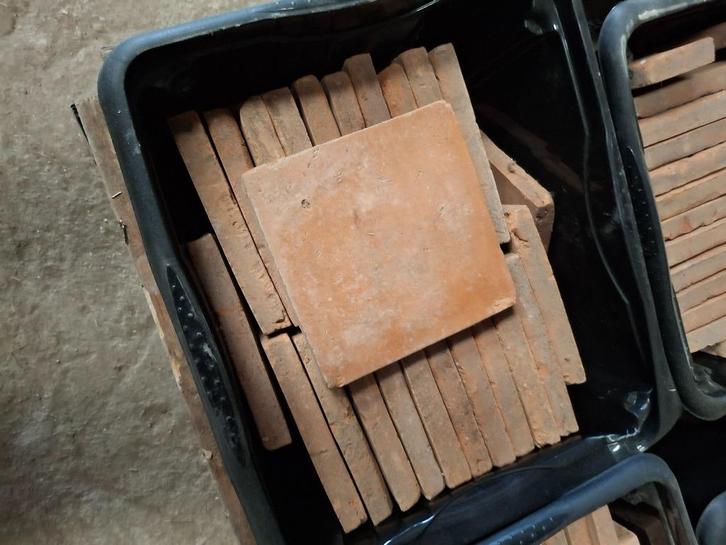 plavuizen zalmkleurig 16x16,5 en 22x 22, oud, zie omschr-fo, Doe-het-zelf en Verbouw, Vloerdelen en Plavuizen, Zo goed als nieuw