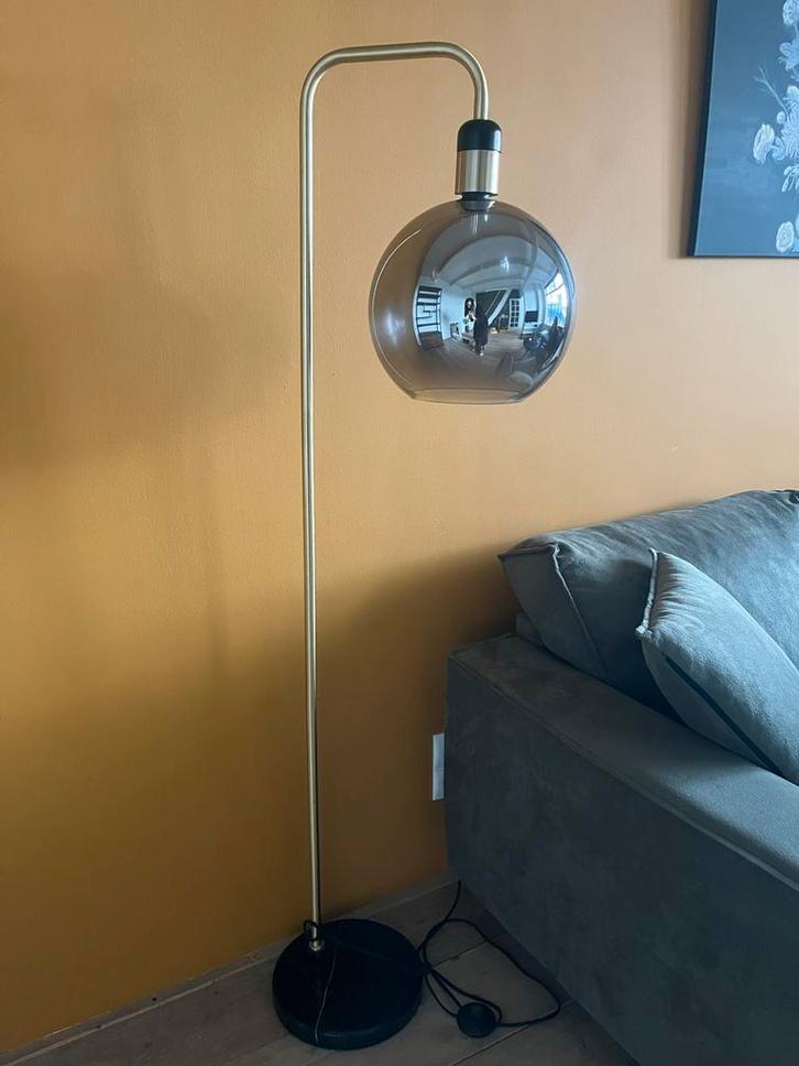 Stijlvolle Glazen Bol Lamp met Marmeren Voet, Huis en Inrichting, Lampen | Vloerlampen, Zo goed als nieuw, 150 tot 200 cm, Glas