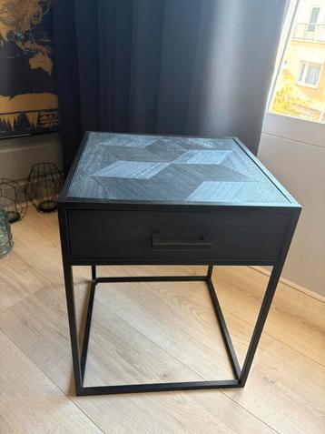 Bijzettafel/ nacht kastje zwart industrieel beschikbaar voor biedingen