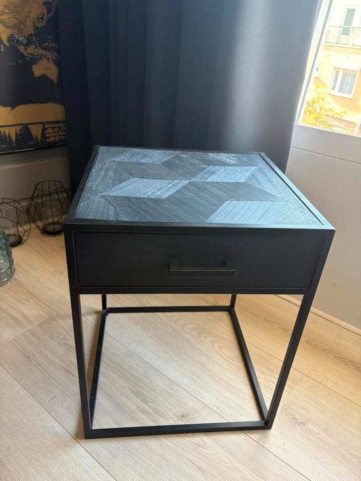 Bijzettafel/ nacht kastje zwart industrieel, Huis en Inrichting, Slaapkamer | Nachtkastjes, Ophalen of Verzenden
