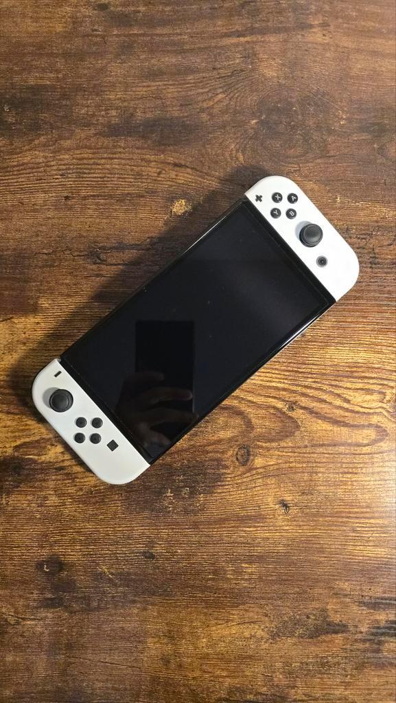 Nintendo Switch Oled (Enkel de Switch), Spelcomputers en Games, Spelcomputers | Nintendo Switch, Gebruikt, Switch OLED, Met 2 controllers