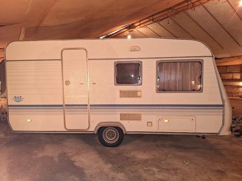 Adria Altea 430 DD, bouwjaar 2005, Caravans en Kamperen, Caravans, Particulier, tot en met 4, 750 - 1000 kg, Treinzit, Adria, Vast bed