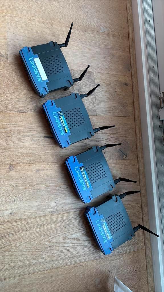 Linksys: 2 x WRT54G + 2 x WAP54G, Kinderen en Baby's, Speelgoed | Speelgoedvoertuigen, Gebruikt, Ophalen of Verzenden