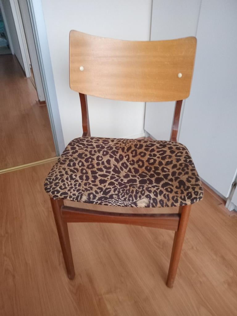2 moderne stoelen met tijger print, Ophalen
