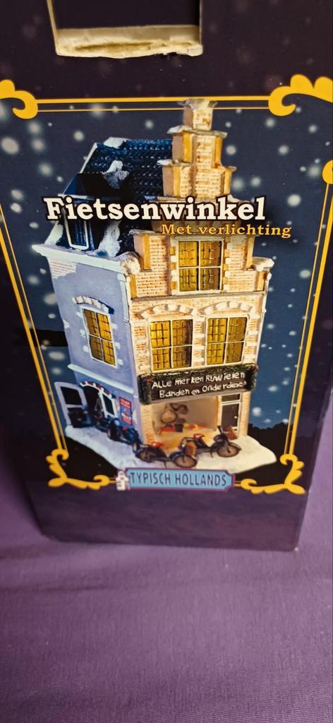 Typisch Hollands Fietsenwinkel met Verlichting, Diversen, Kerst, Zo goed als nieuw, Ophalen