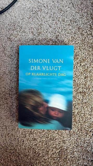 Simone van der Vlugt - Op klaarlichte dag beschikbaar voor biedingen