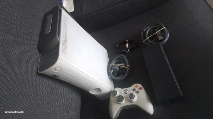 Xbox 360 (20gb) met Controller, kabels en voeding, Spelcomputers en Games, Spelcomputers | Xbox Original, Gebruikt, Met 1 controller