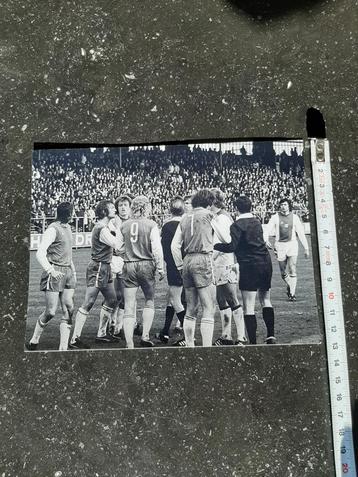  foto Ajax - AZ 3 maart 74. Arie Haan Wim Suurbier Kees Kist beschikbaar voor biedingen