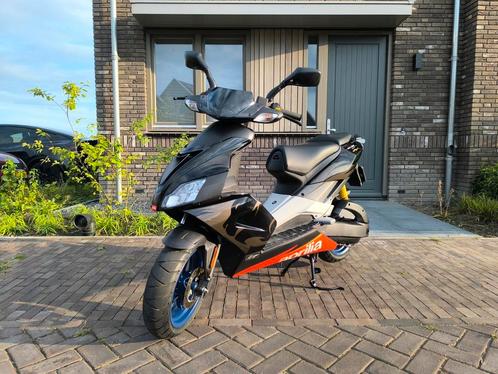 NIEUWSTAAT Aprilia SR 50 Factory BW 2006 KM 3.602, Fietsen en Brommers, Scooters | Aprilia, Zo goed als nieuw, SR 50, Maximaal 45 km/u