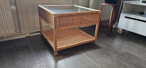 Retro vierkante rotan salontafel bijzettafel  tafel 70s 80s, Huis en Inrichting, Tafels | Bijzettafels, Zo goed als nieuw, Vierkant