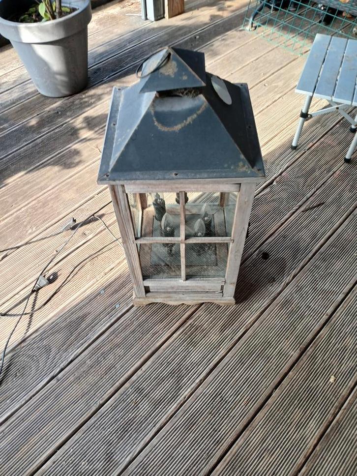 Houten lantaarn met glazen ruiten, Huis en Inrichting, Lampen | Hanglampen, Gebruikt, 50 tot 75 cm, Glas, Hout, Metaal, Ophalen