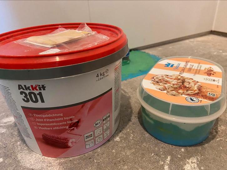 Akkit 301 vloeibare afdichting voor badkamers, Doe-het-zelf en Verbouw, Verf, Beits en Lak, Zo goed als nieuw, Verf, Minder dan 5 liter