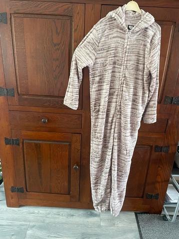 Gloednieuwe grijs Fleece Animalprint "Onesie"' Pyjama maat L beschikbaar voor biedingen