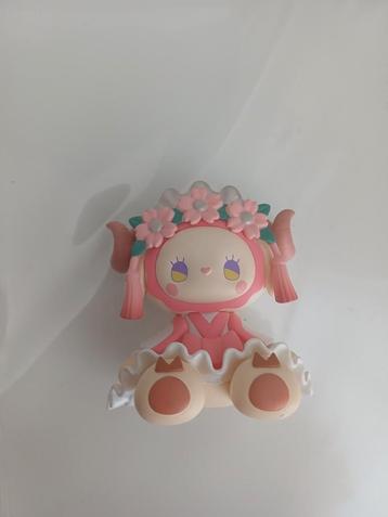 Emma blindbox figure beschikbaar voor biedingen