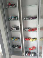 Te koop vitrinekast met model auto's, Verzamelen, Complete verzamelingen en Collecties, Ophalen