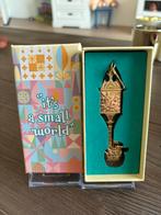 Disney parks limited key/sleutel small world, Ophalen of Verzenden, Zo goed als nieuw, Beeldje of Figuurtje