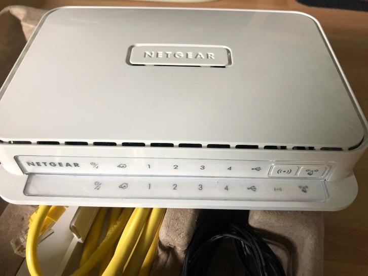 Router N300 Netgear + USB + Ethernetkabel, Computers en Software, Routers en Modems, Zo goed als nieuw, Router, Ophalen