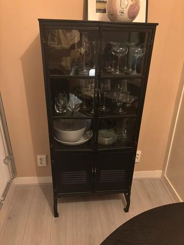 Zwart Vitrine kastje beschikbaar voor biedingen