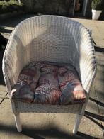 Rieten stoel gebruikt met kussentje.  Bieden en ophalen, Huis en Inrichting, Stoelen, Ophalen, Gebruikt, Wit, Riet of Rotan